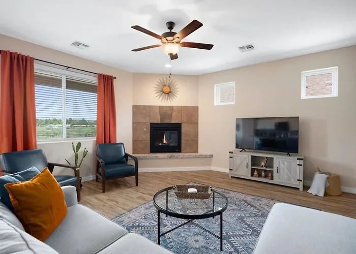 Stunning Views With Hot Tub In A Great Location 3 Bed 3 Bath * Cottonwood
