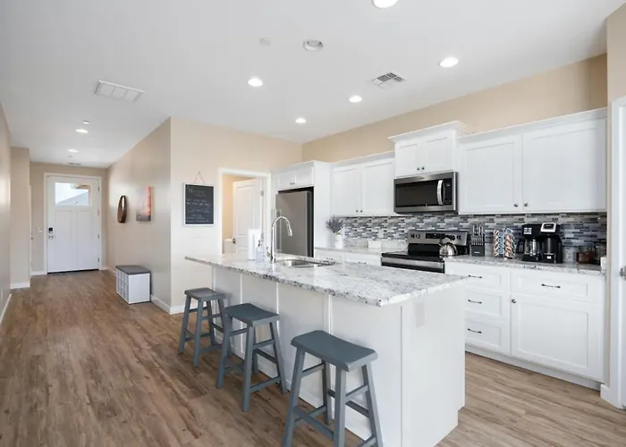 Stunning Views With Hot Tub In A Great Location 3 Bed 3 Bath