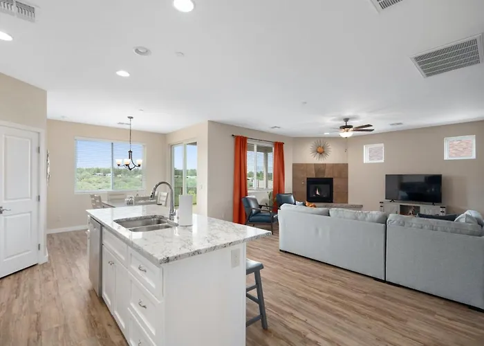 Holiday home Stunning Views With Hot Tub In A Great Location 3 Bed 3 Bath