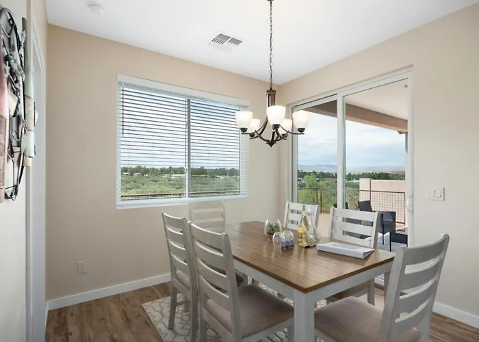 Stunning Views With Hot Tub In A Great Location 3 Bed 3 Bath