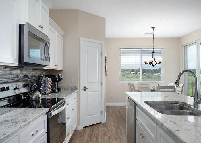 Stunning Views With Hot Tub In A Great Location 3 Bed 3 Bath Cottonwood